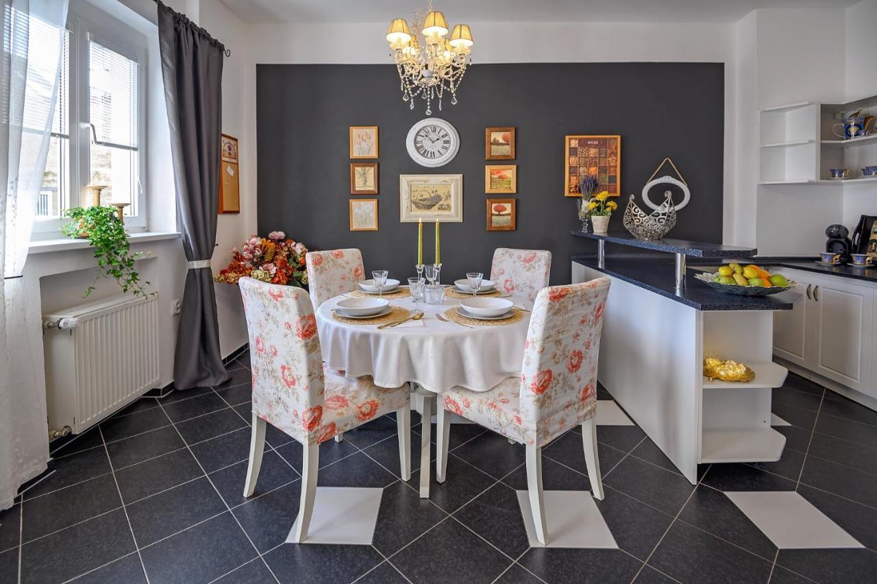 Apartment Alexis บราติสลาวา ภายนอก รูปภาพ