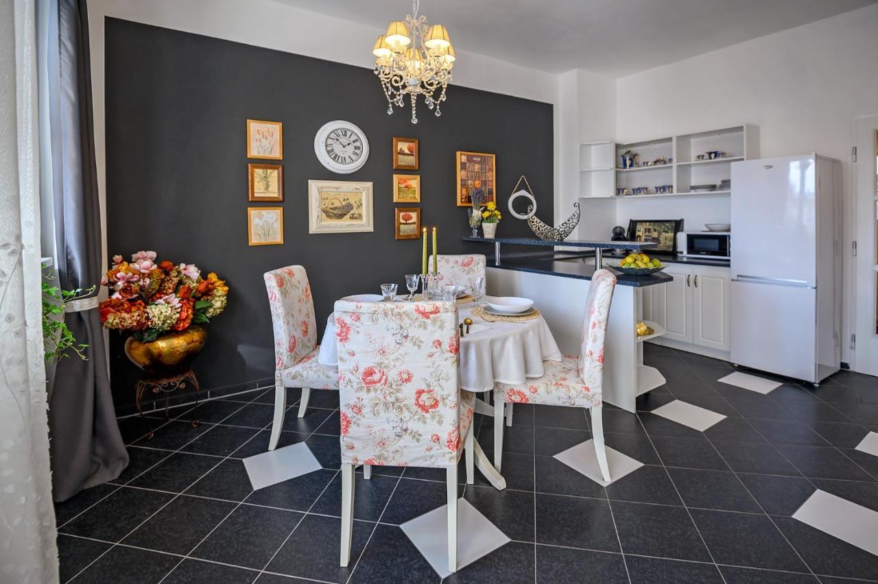 Apartment Alexis บราติสลาวา ภายนอก รูปภาพ